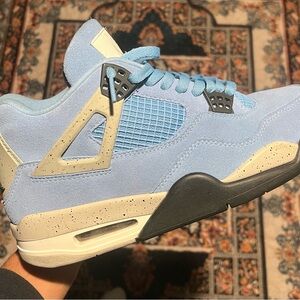 Jordan 4 UNC